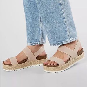 MADDEN GIRL Cybell Flatform Sandal